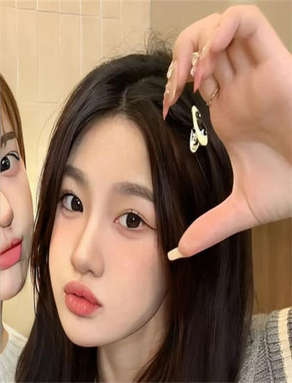 免费观看：《萌宝神助攻妈咪别想逃》艺术价值：专业角度评价与艺术成就重构分析